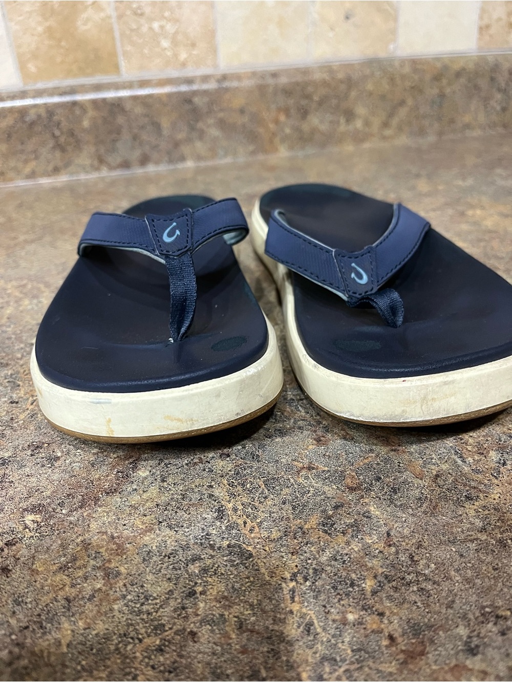 OluKai Ohana Navy Blue Flip Flop Sandals Women’s 9 Comfort Beach - Picture 3 of 12